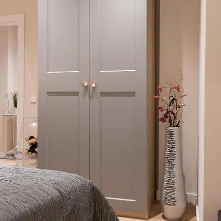 Barrenkale By People * Bilbao